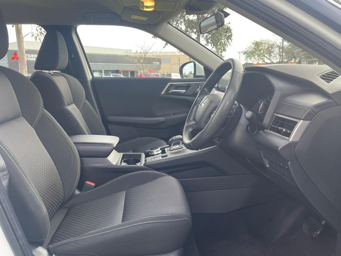 2023 Mitsubishi Outlander ES