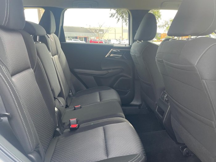 2023 Mitsubishi Outlander ES