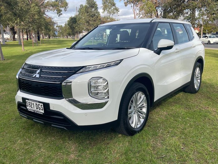 2023 Mitsubishi Outlander ES