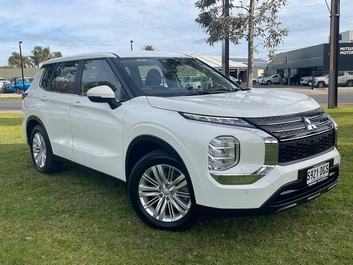 2023 Mitsubishi Outlander ES