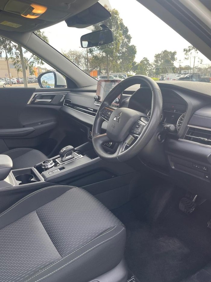 2023 Mitsubishi Outlander ES