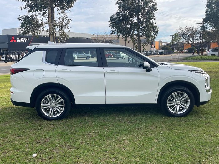 2023 Mitsubishi Outlander ES