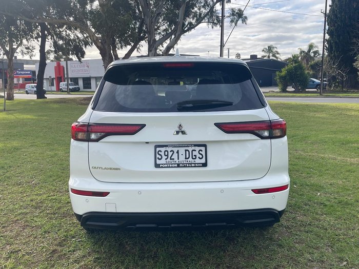 2023 Mitsubishi Outlander ES