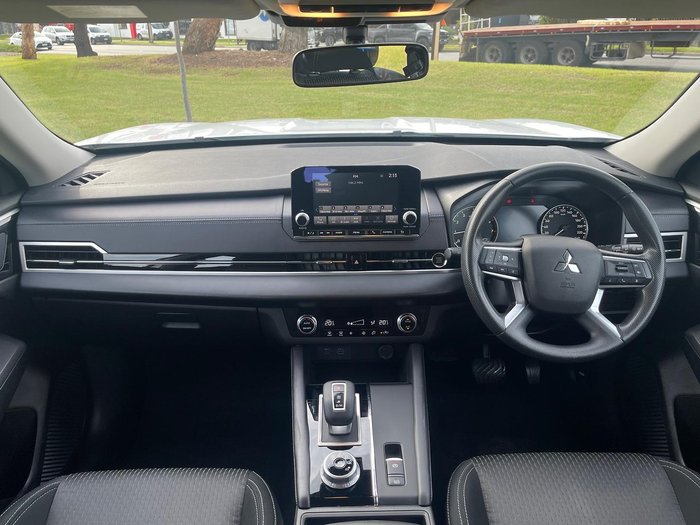 2023 Mitsubishi Outlander ES