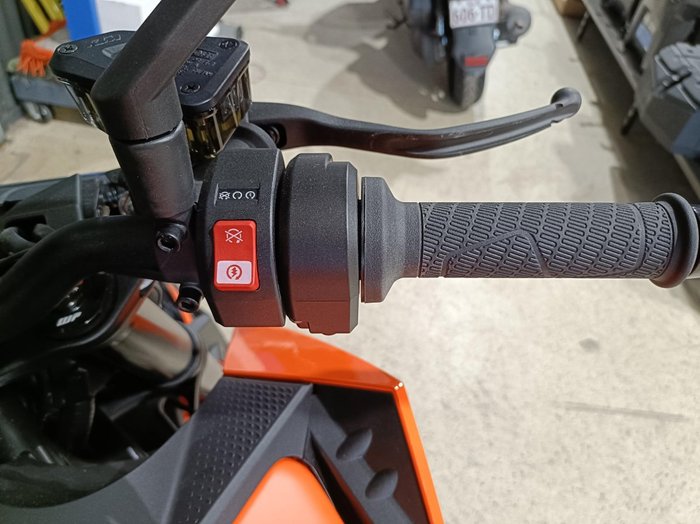 2024 KTM 990 DUKE ORANGE