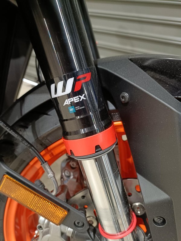 2024 KTM 990 DUKE ORANGE