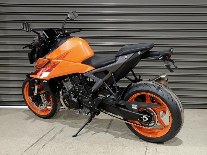 2024 KTM 990 DUKE ORANGE