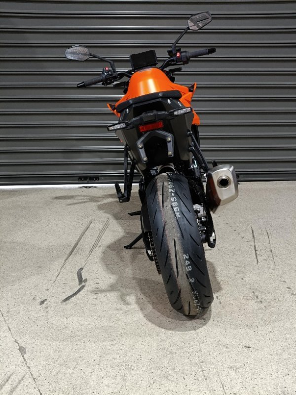 2024 KTM 990 DUKE ORANGE