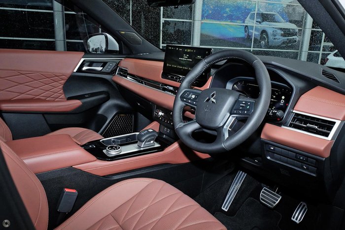 2025 Mitsubishi Outlander Exceed Tourer
