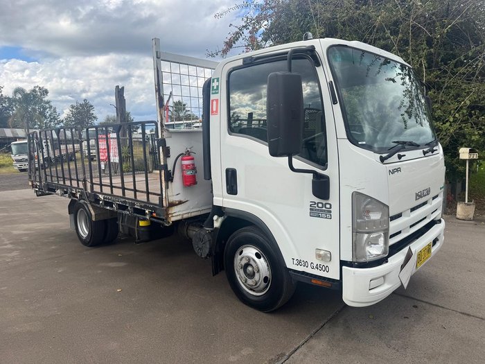 2011 Isuzu Npr NPR 200 WHITE