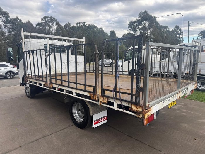 2011 Isuzu Npr NPR 200 WHITE