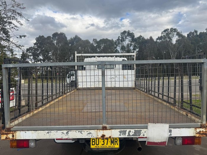 2011 Isuzu Npr NPR 200 WHITE