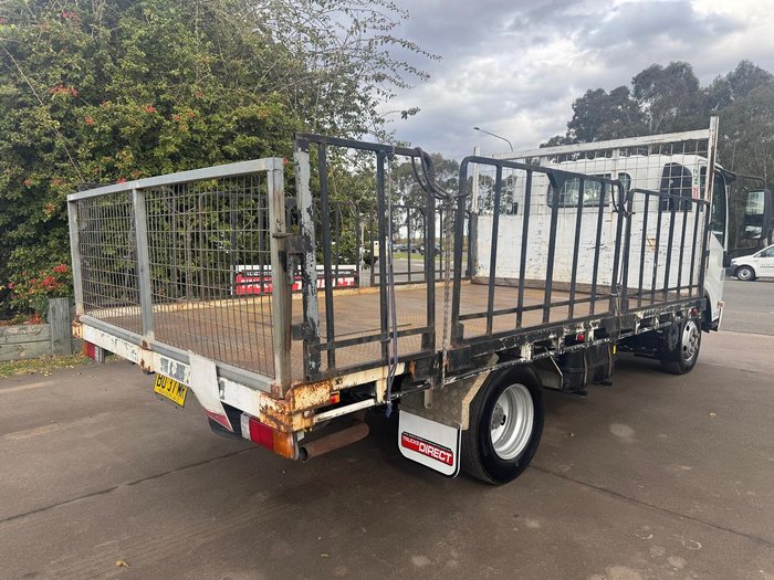 2011 Isuzu Npr NPR 200 WHITE