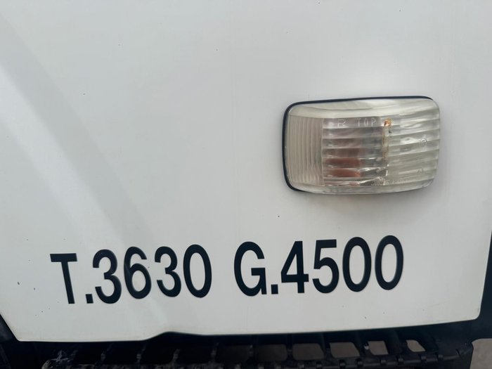 2011 Isuzu Npr NPR 200 WHITE