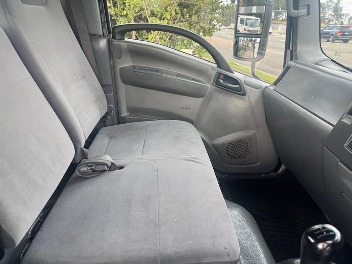 2011 Isuzu Npr NPR 200 WHITE