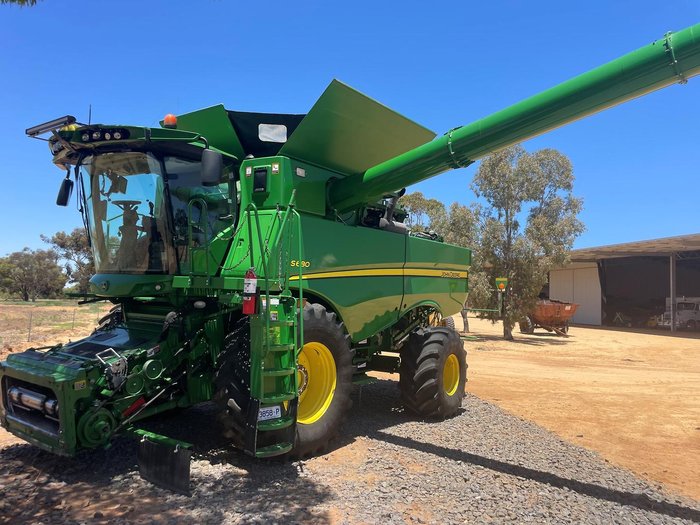 2015 John Deere S680 Green