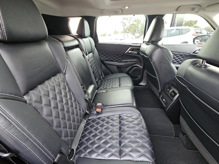 2022 Mitsubishi Outlander Exceed