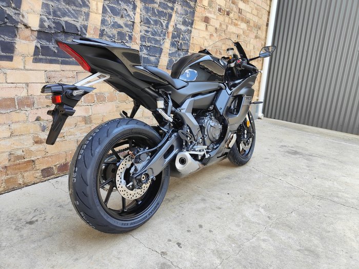 2025 YAMAHA YZF-R7 LAMS ROAD BLACK
