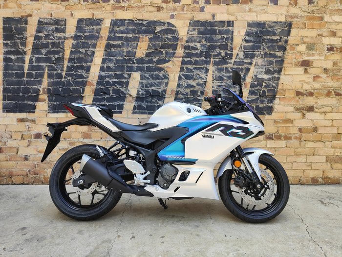 2025 YAMAHA YZF-R3 ROAD WHITE