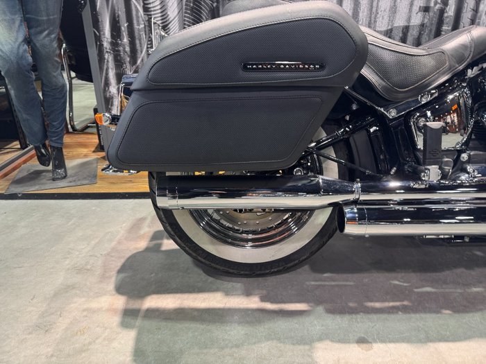 2020 Harley-davidson FLDE DELUXE (107) Vivid Black