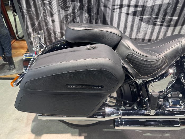 2020 Harley-davidson FLDE DELUXE (107) Vivid Black