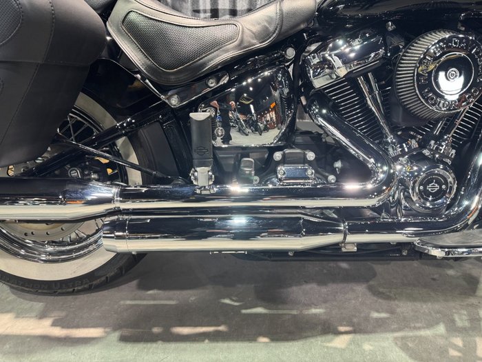 2020 Harley-davidson FLDE DELUXE (107) Vivid Black
