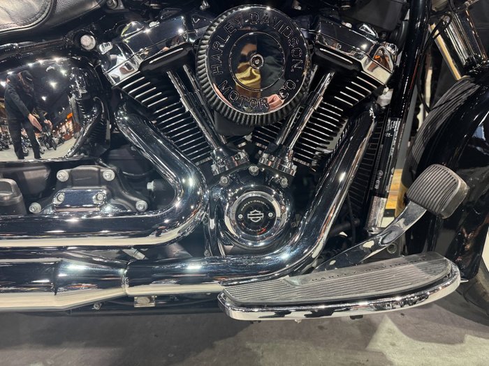 2020 Harley-davidson FLDE DELUXE (107) Vivid Black
