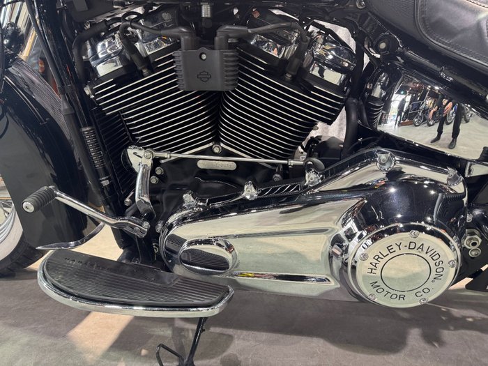 2020 Harley-davidson FLDE DELUXE (107) Vivid Black