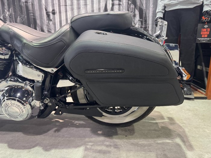 2020 Harley-davidson FLDE DELUXE (107) Vivid Black