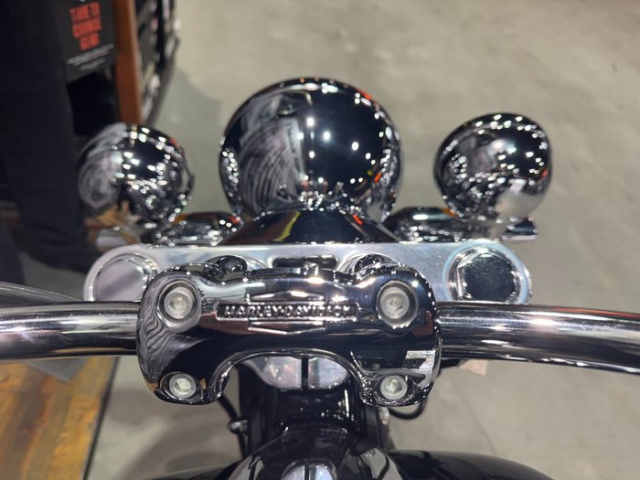 2020 Harley-davidson FLDE DELUXE (107) Vivid Black