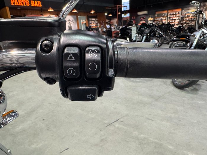 2020 Harley-davidson FLDE DELUXE (107) Vivid Black