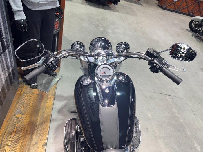 2020 Harley-davidson FLDE DELUXE (107) Vivid Black