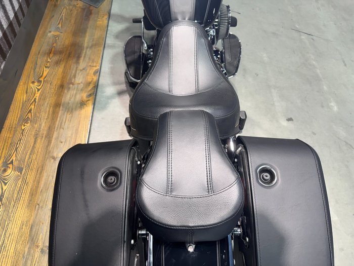 2020 Harley-davidson FLDE DELUXE (107) Vivid Black