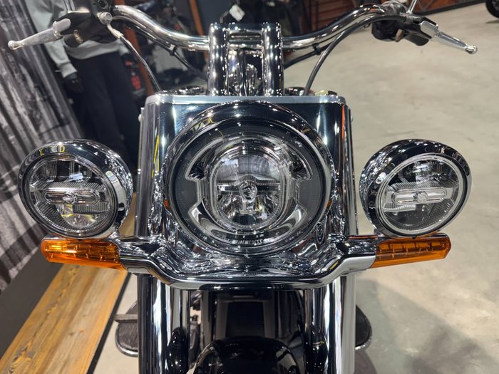 2020 Harley-davidson FLDE DELUXE (107) Vivid Black