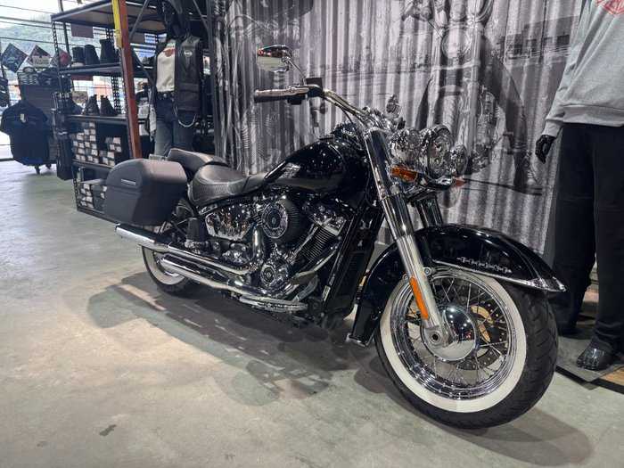 2020 Harley-davidson FLDE DELUXE (107) Vivid Black