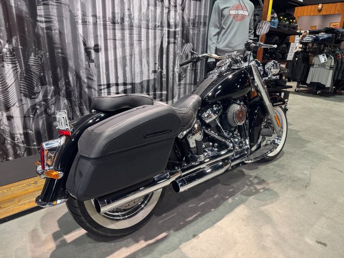 2020 Harley-davidson FLDE DELUXE (107) Vivid Black