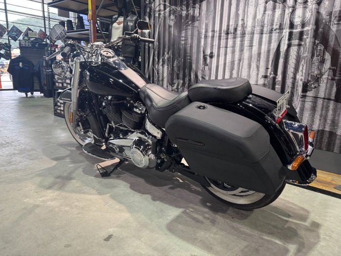 2020 Harley-davidson FLDE DELUXE (107) Vivid Black