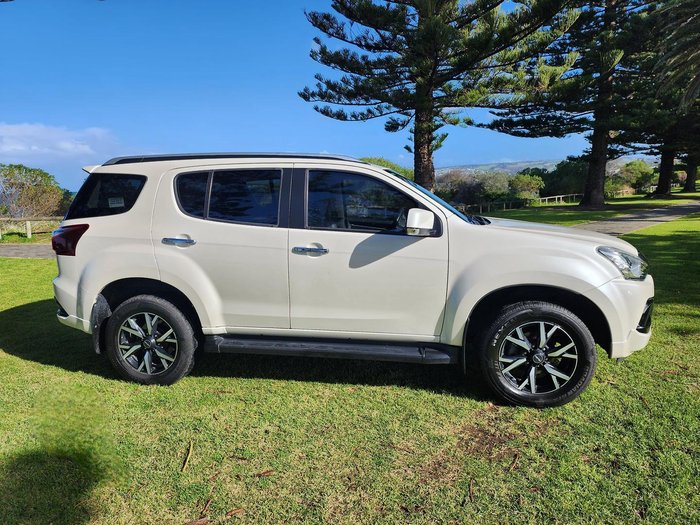 2020 Isuzu MU-X Onyx Edition