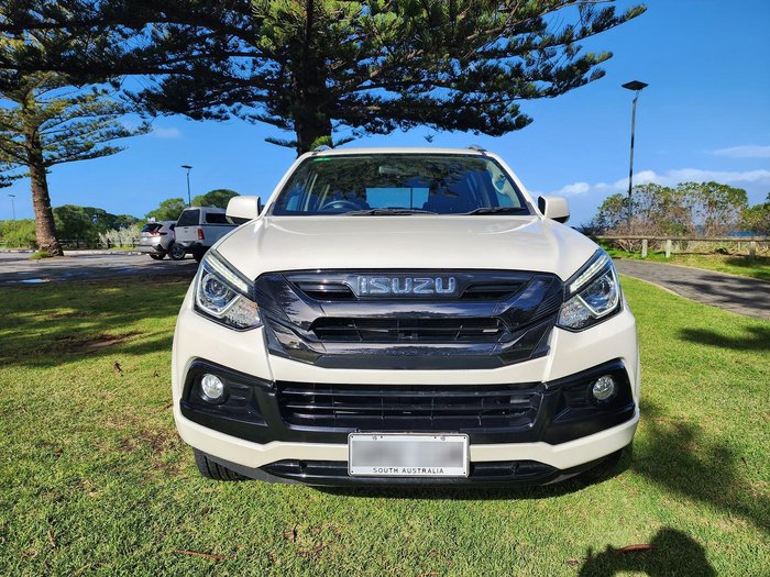 2020 Isuzu MU-X Onyx Edition