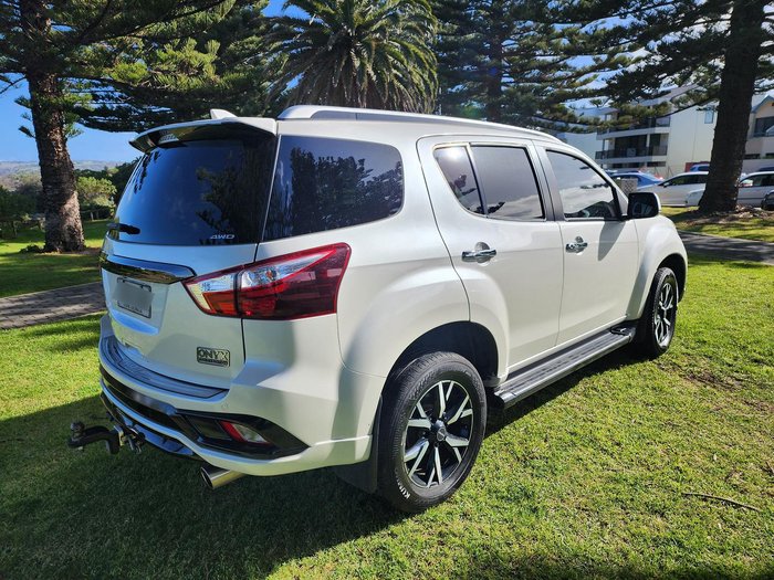 2020 Isuzu MU-X Onyx Edition