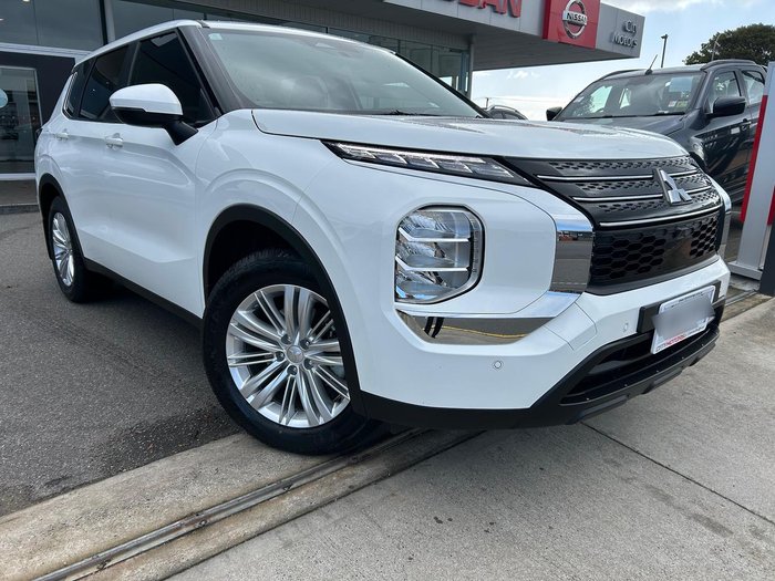 2024 Mitsubishi Outlander ES