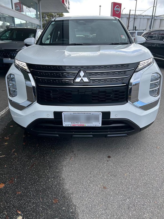 2024 Mitsubishi Outlander ES