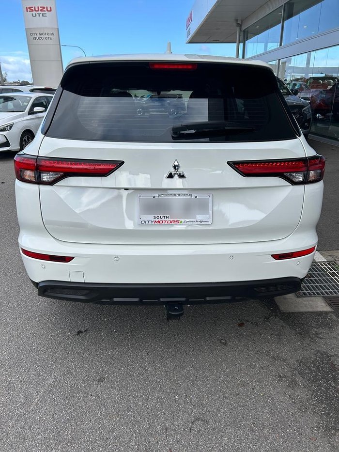 2024 Mitsubishi Outlander ES