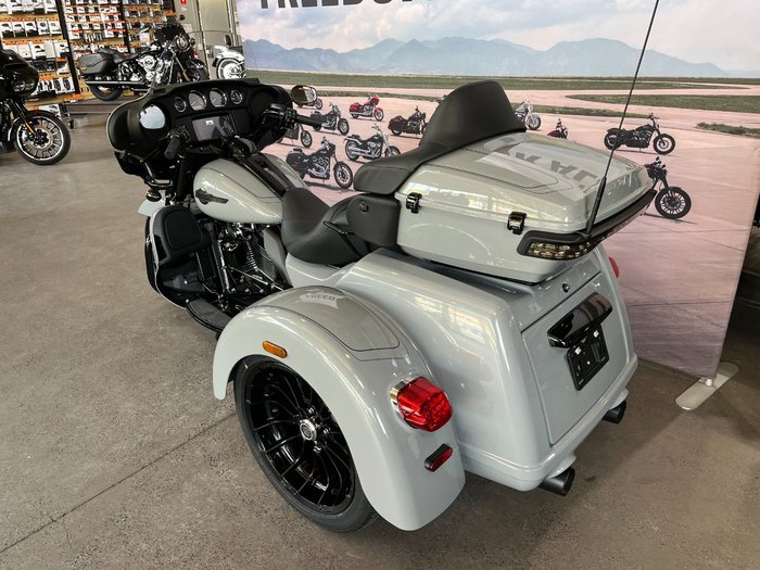 2025 Harley-davidson FLHTCUTG TRI GLIDE U/CLC 114 BILLIARD GREY