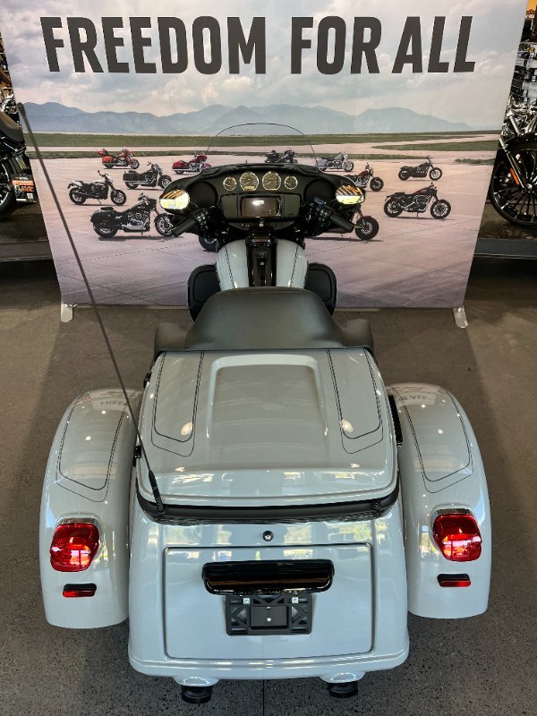 2025 Harley-davidson FLHTCUTG TRI GLIDE U/CLC 114 BILLIARD GREY