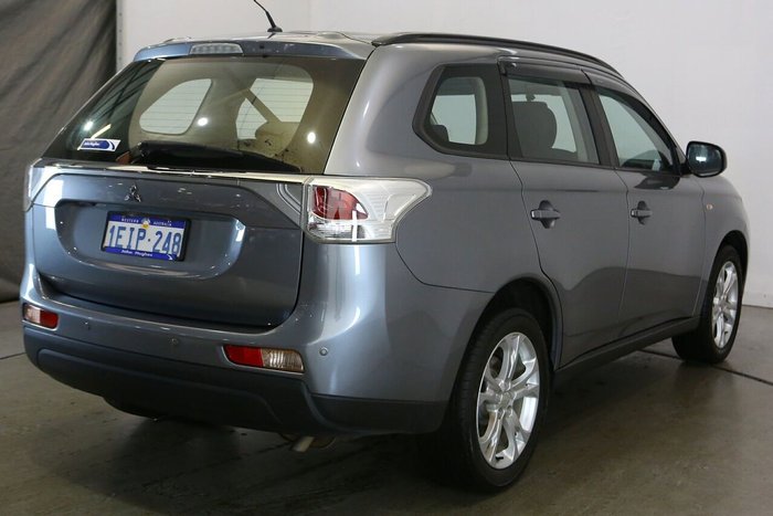 2013 Mitsubishi Outlander ES