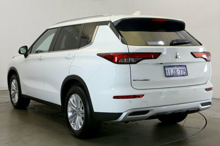 2024 Mitsubishi Outlander LS
