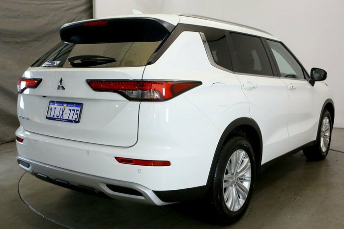 2024 Mitsubishi Outlander LS