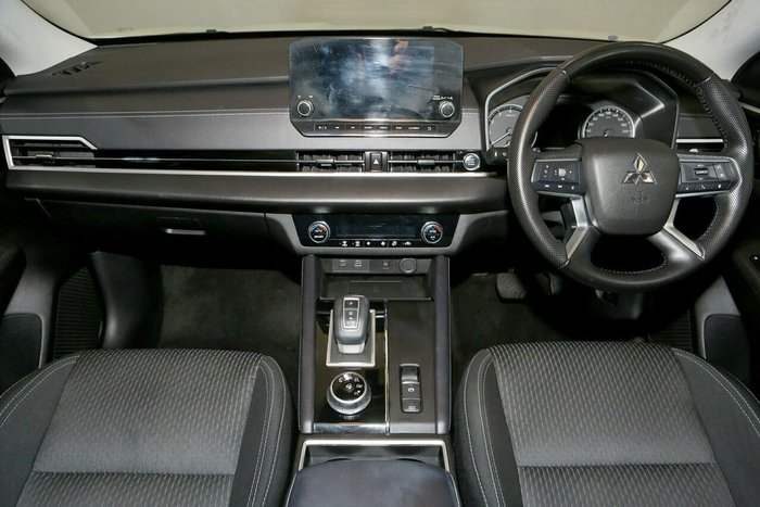 2024 Mitsubishi Outlander LS