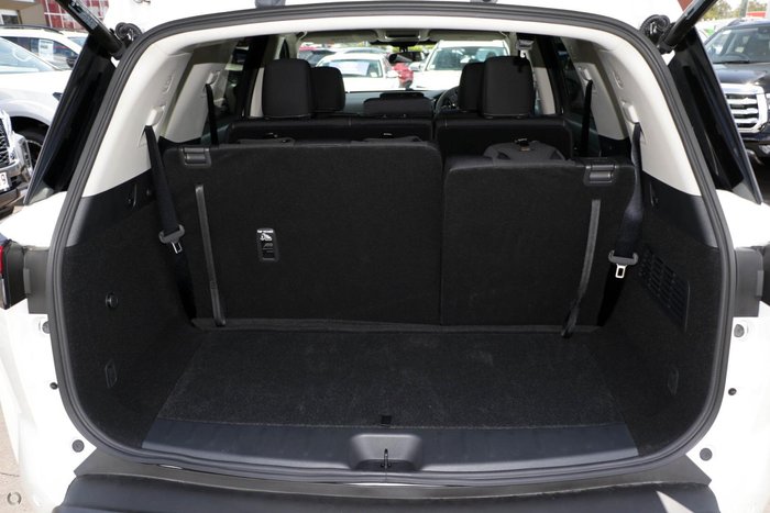 2024 Nissan Pathfinder ST-L